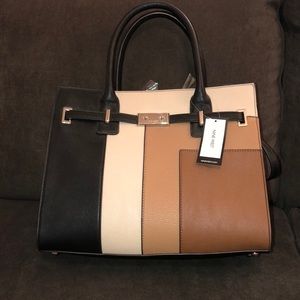 Color block tote